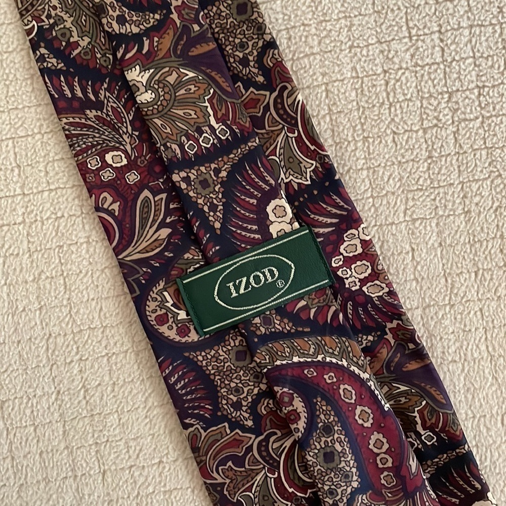 Izod Silk Tie - Picture 2 of 2